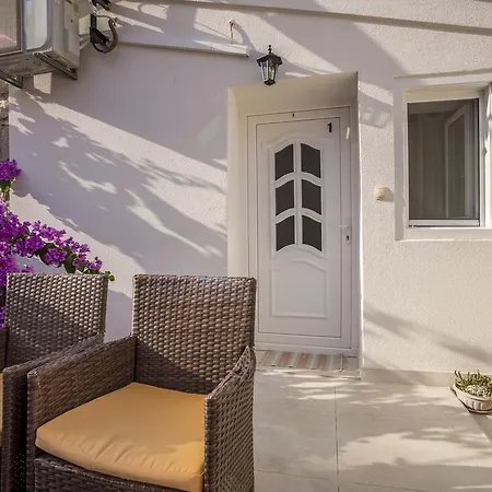 Apartman Sara *